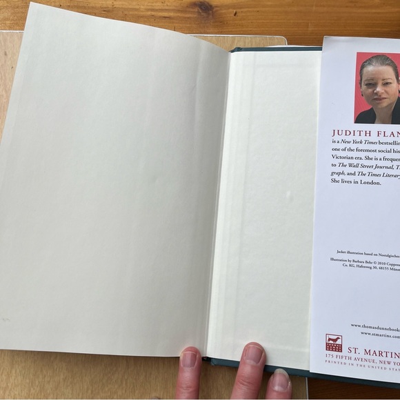 Christmas A Biography First Edition Hardcover Book By Judith Flanders - Picture 14 of 14